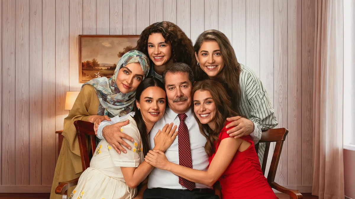 Evlilik Güzeldir dizisinin TRT 1 resmi tanıtım görseli